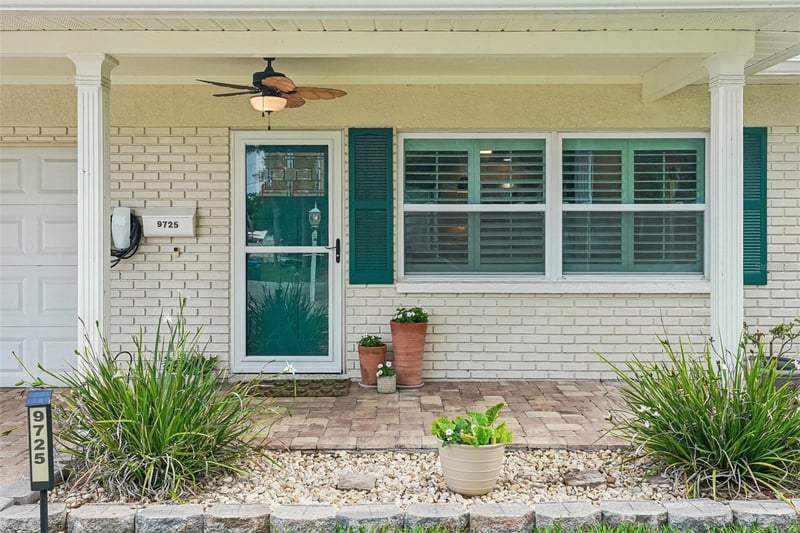 9725 48th Pl, St Petersburg, FL 33708