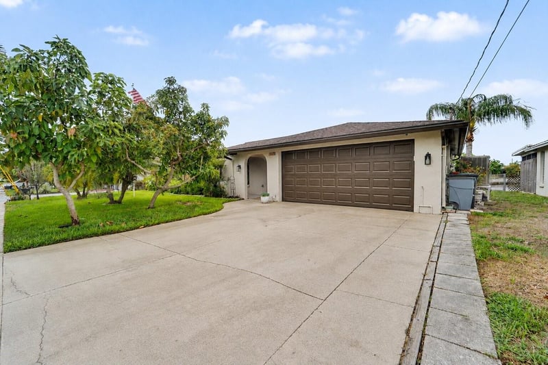 5736 Melaleuca Dr, Holiday, FL 34690