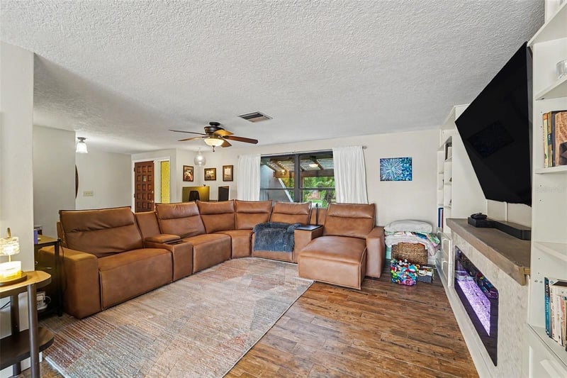 5736 Melaleuca Dr, Holiday, FL 34690