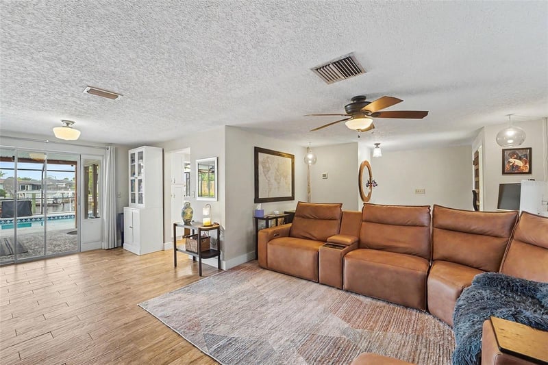 5736 Melaleuca Dr, Holiday, FL 34690