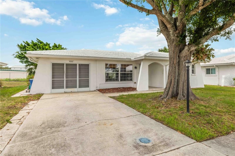 4001 Chinaberry Rd, Bradenton, FL 34208