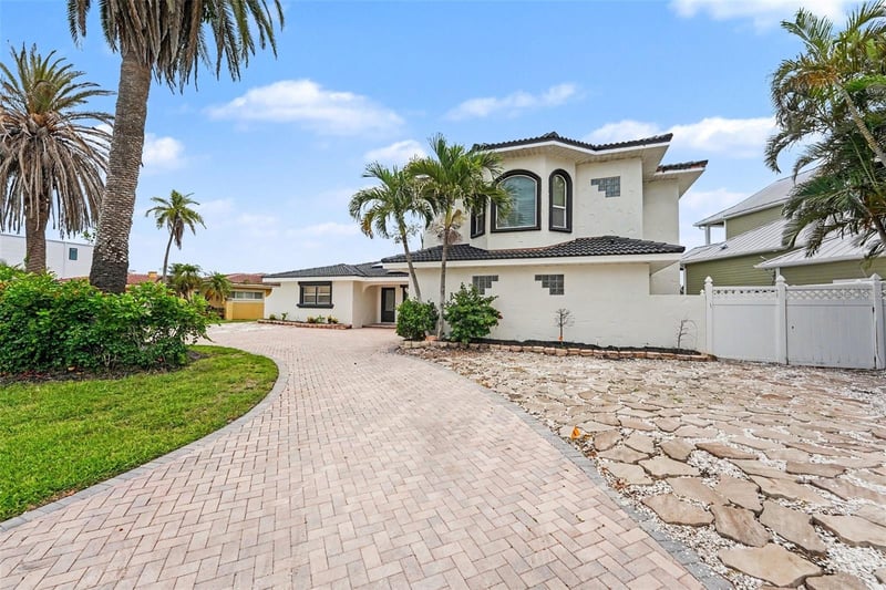 17323 Kennedy Dr, North Redington Beach, FL 33708