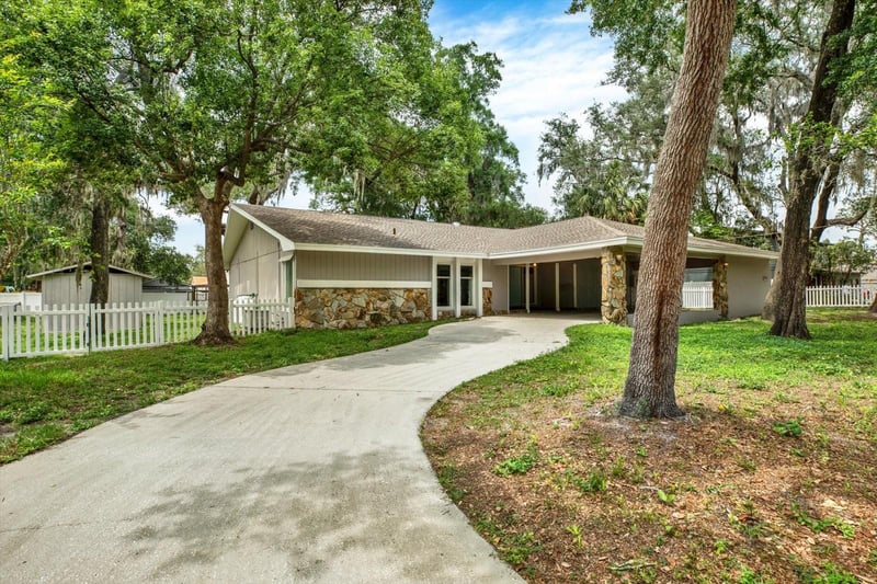 6906 Greenhill Pl, Tampa, FL 33617