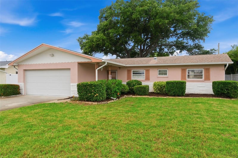8566 108th Way, Seminole, FL 33772