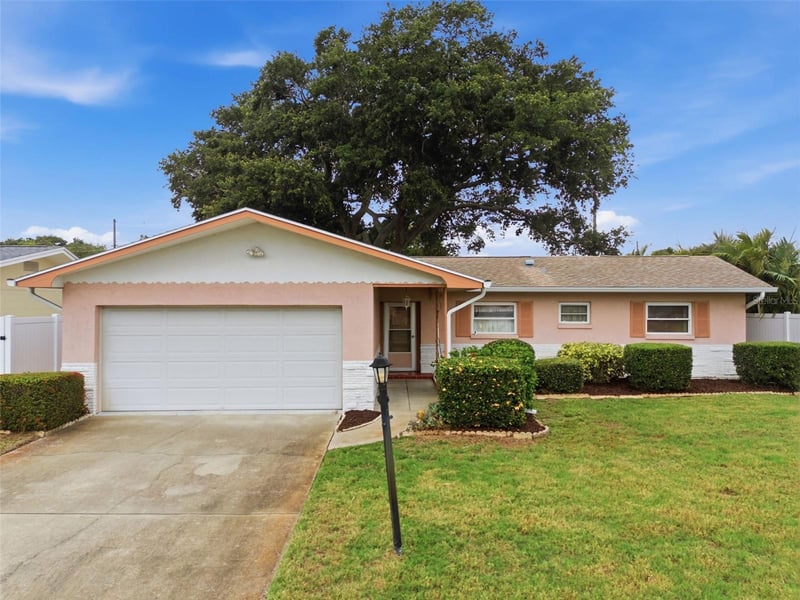 8566 108th Way, Seminole, FL 33772