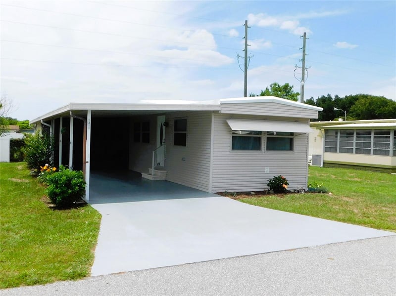 5315 Antigua Dr, Zephyrhills, FL 33541