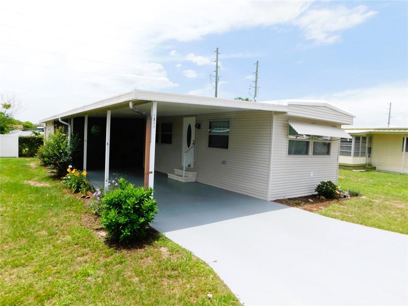 5315 Antigua Dr, Zephyrhills, FL 33541