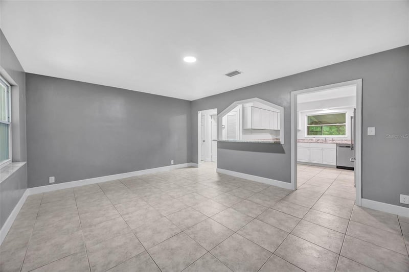 308 Kingsway Rd, Seffner, FL 33584