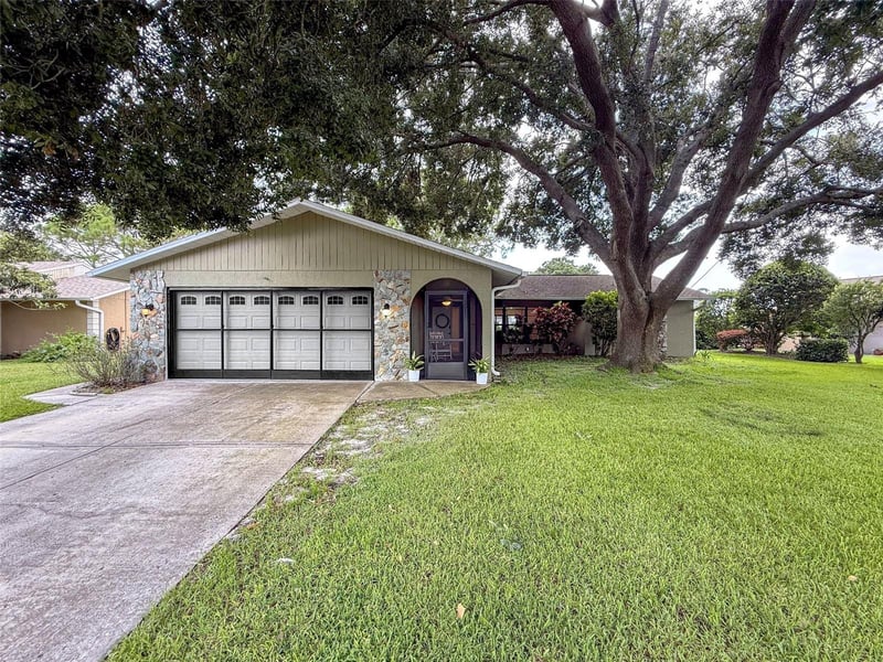 3711 Erin Brook Dr, New Port Richey, FL 34655
