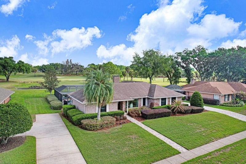 2809 Fairway View Dr, Valrico, FL 33596