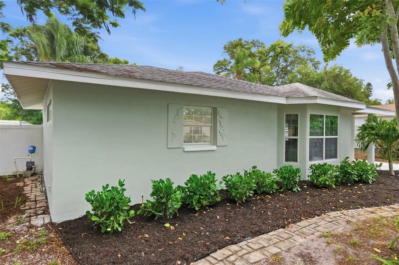 1533 Suffolk St, St Petersburg, FL 33710