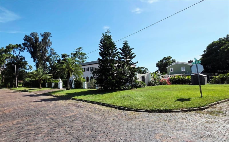 411 72nd St, St Petersburg, FL 33707