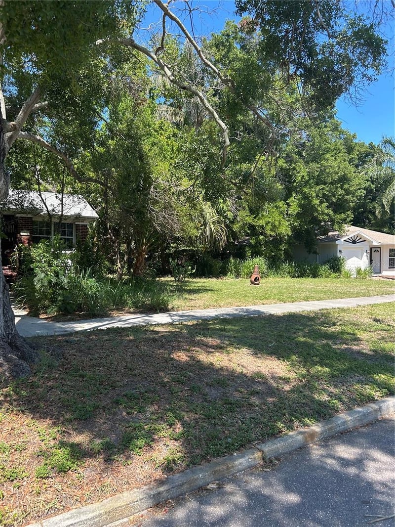 2720 Bayside Dr, St Petersburg, FL 33705