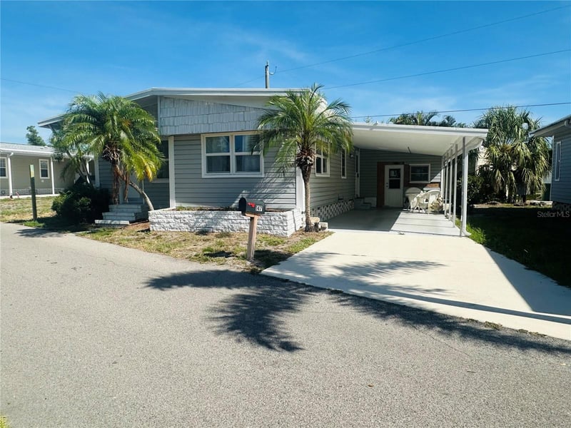 147 Maui Dr, Palmetto, FL 34221