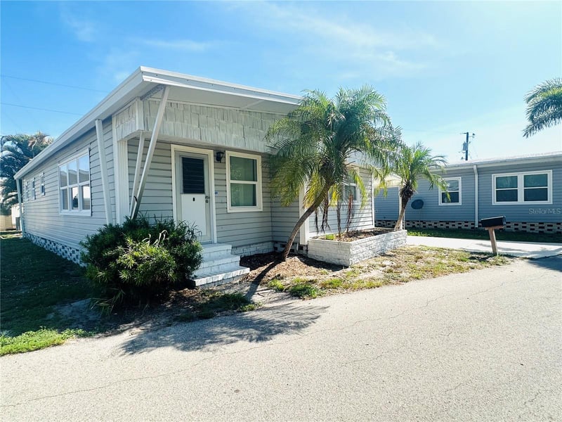 147 Maui Dr, Palmetto, FL 34221