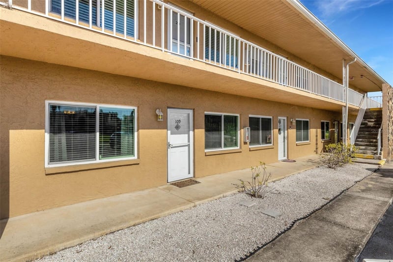 8039 Garden Dr #109, Seminole, FL 33777