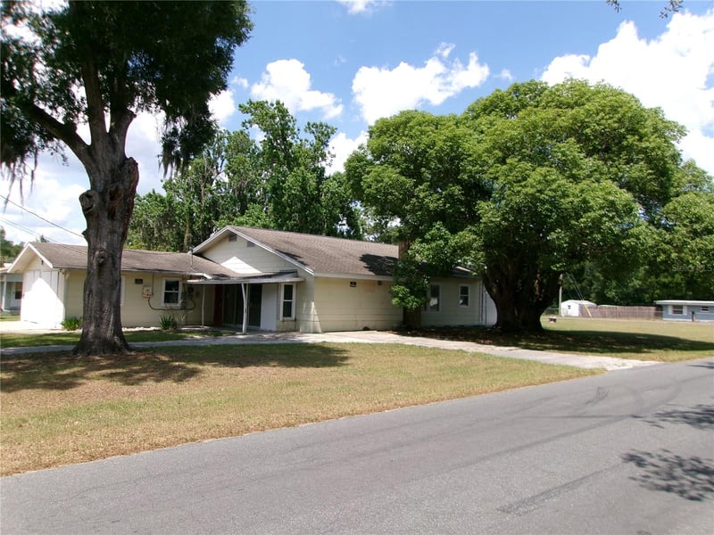5714 19th St, Zephyrhills, FL 33542