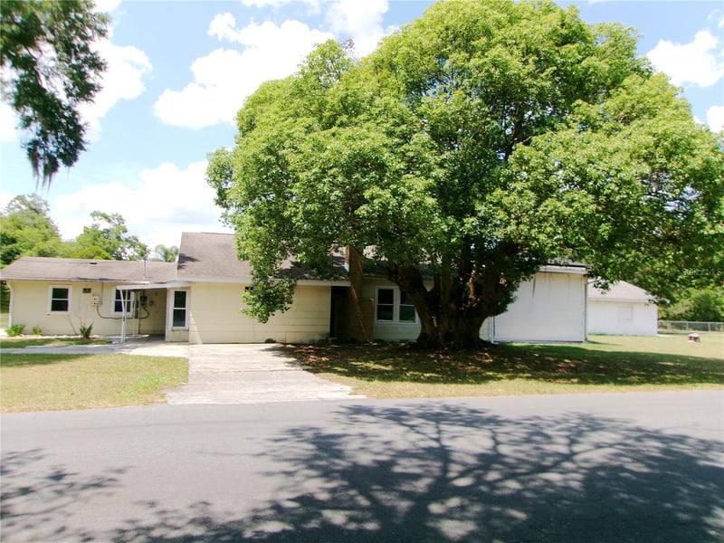5714 19th St, Zephyrhills, FL 33542