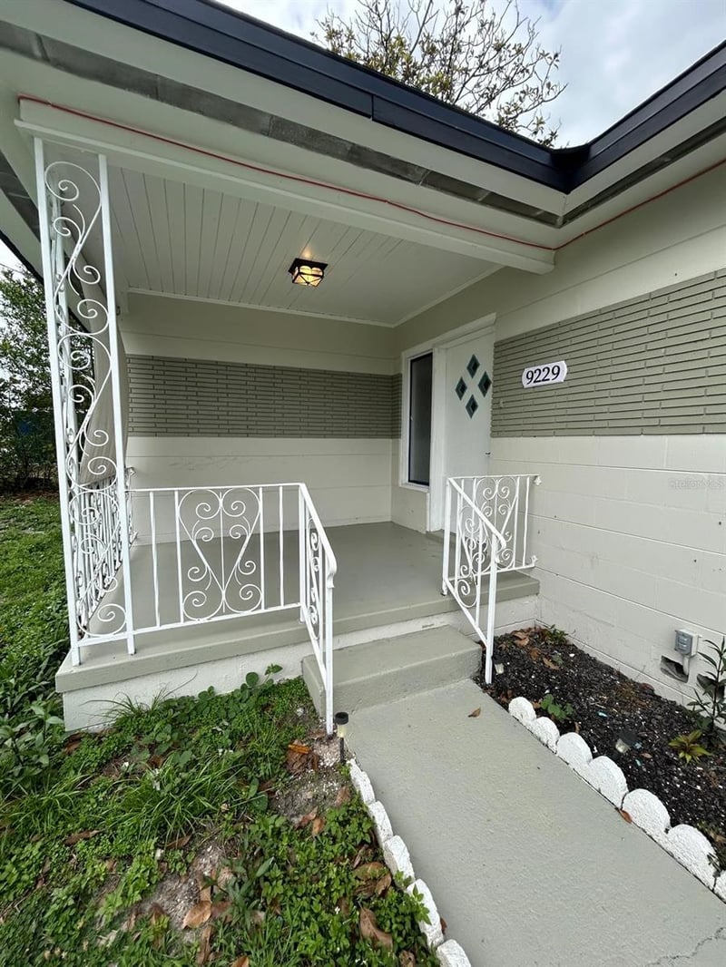 9229 Overlook Dr, Tampa, FL 33617
