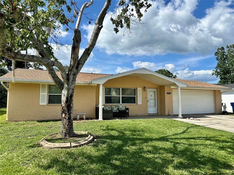 7917 Foxwood Dr, New Port Richey, FL 34653