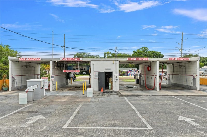 6170 54th Ave, Kenneth City, FL 33709