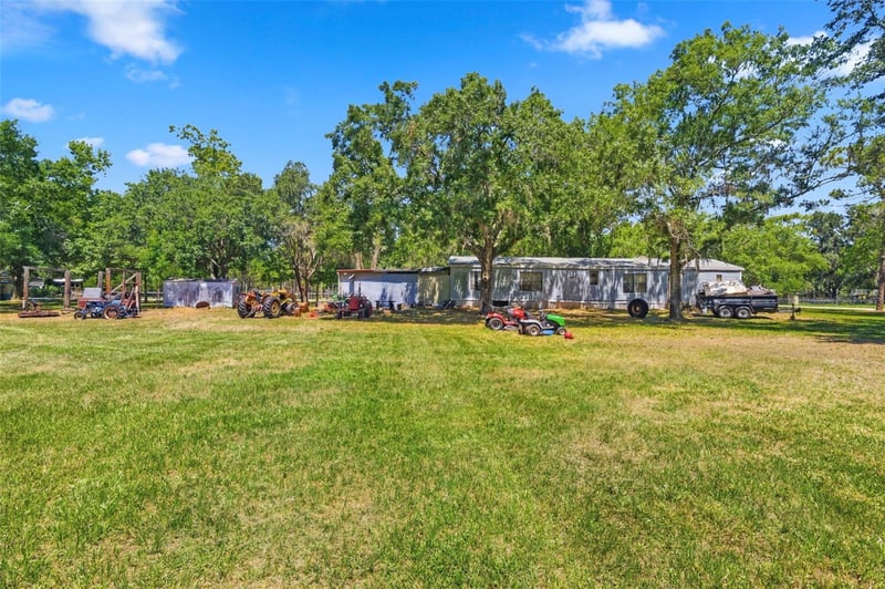 1136 Wildwood Ln, Lutz, FL 33558