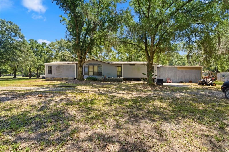 1136 Wildwood Ln, Lutz, FL 33558