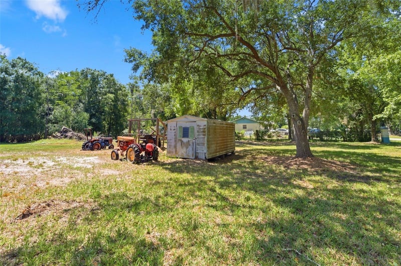 1136 Wildwood Ln, Lutz, FL 33558