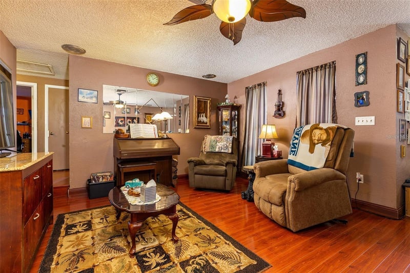 12095 102nd Ave, Seminole, FL 33778