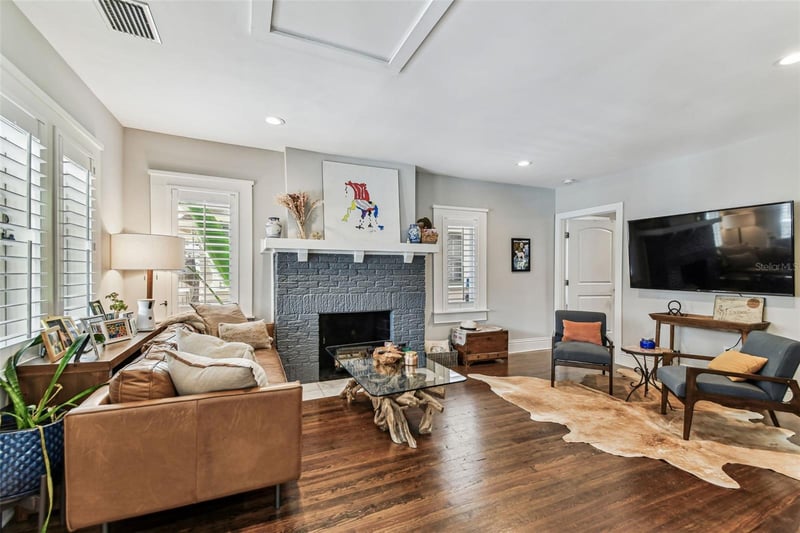 711 Bungalow Ter, Tampa, FL 33606