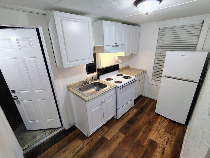 4823 9th St, Zephyrhills, FL 33542
