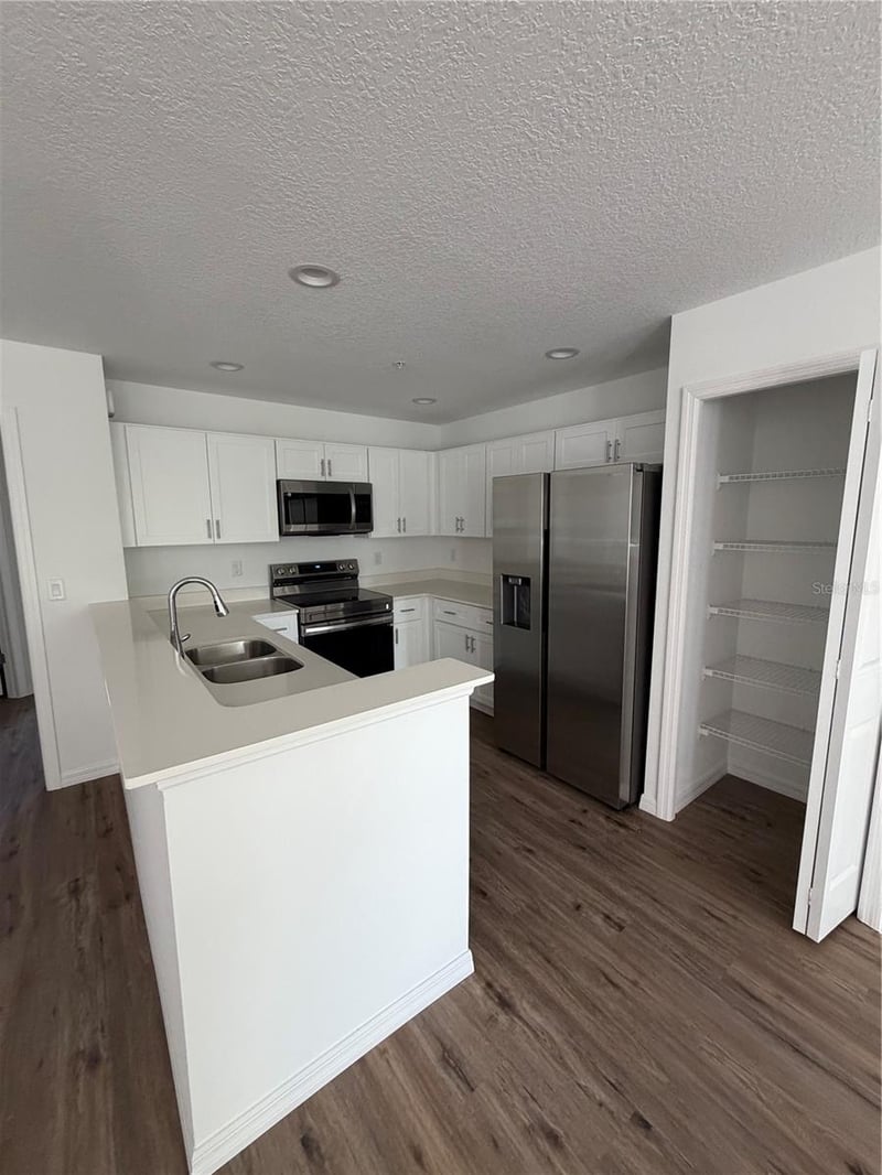 2575 6th Avenue Dr, Bradenton, FL 34208