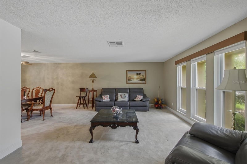 709 Grovewood Ln, Largo, FL 33770