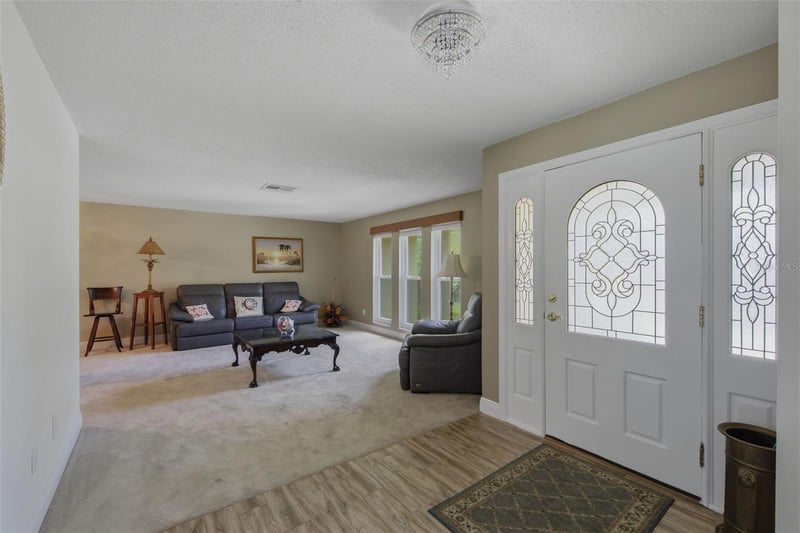 709 Grovewood Ln, Largo, FL 33770