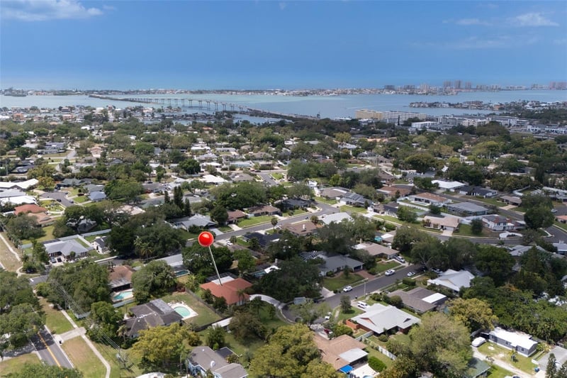 709 Grovewood Ln, Largo, FL 33770