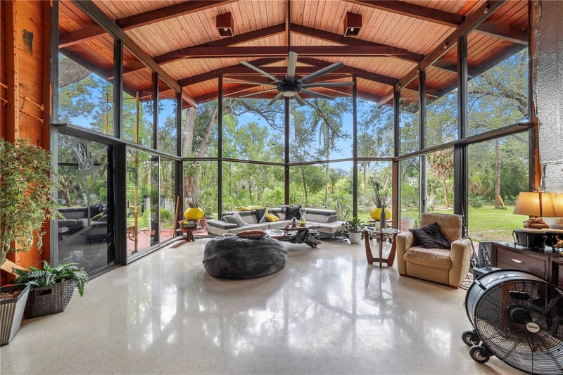 10134 White Trout Ln, Tampa, FL 33618