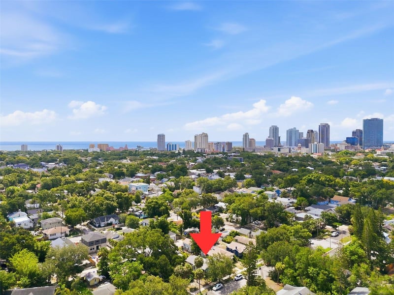 1135 Crescent Lake Dr, St Petersburg, FL 33701