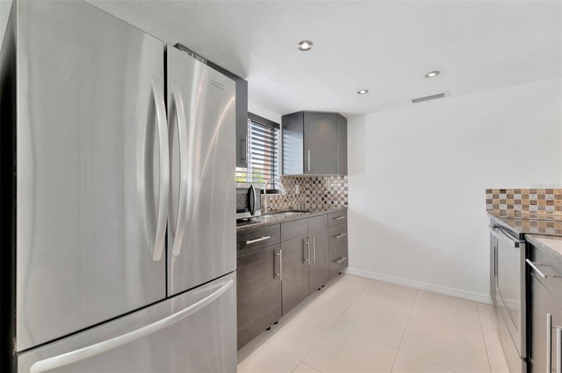 592 100th Ave #201, St Petersburg, FL 33702