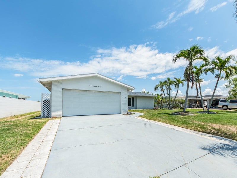 720 115th Ave, Treasure Island, FL 33706