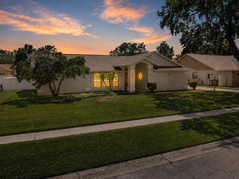 2110 Laindale Pl, Valrico, FL 33596