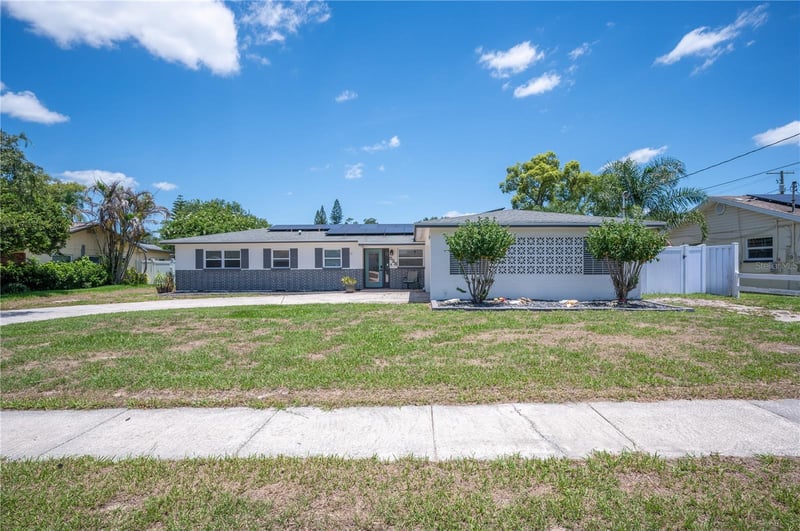528 Larry Cir, Brandon, FL 33511