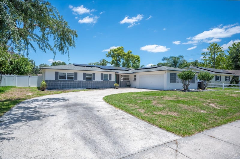 528 Larry Cir, Brandon, FL 33511