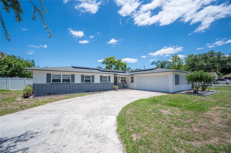 528 Larry Cir, Brandon, FL 33511