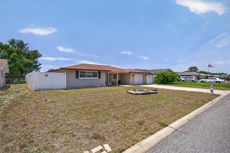 10237 Oak Hill Dr, Port Richey, FL 34668