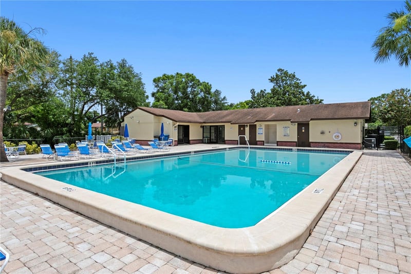 501 Bay Dr #104, Largo, FL 33770