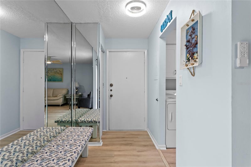 501 Bay Dr #104, Largo, FL 33770