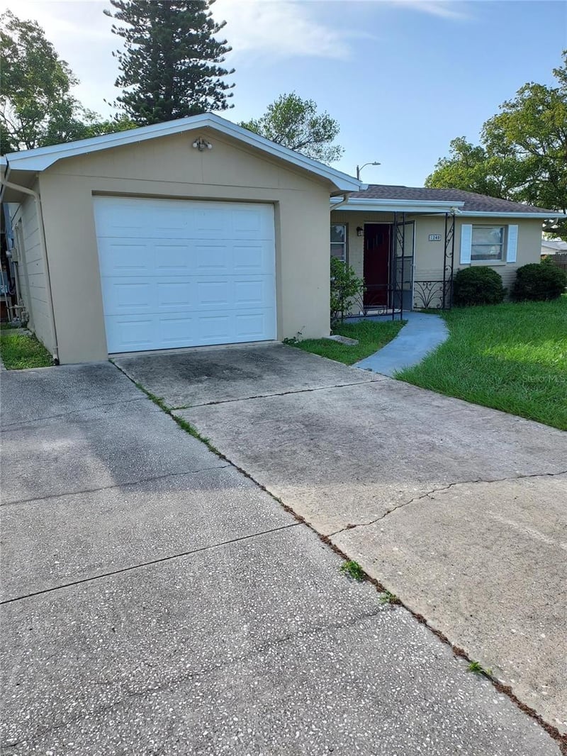 1240 Chelsea Ln, Holiday, FL 34691