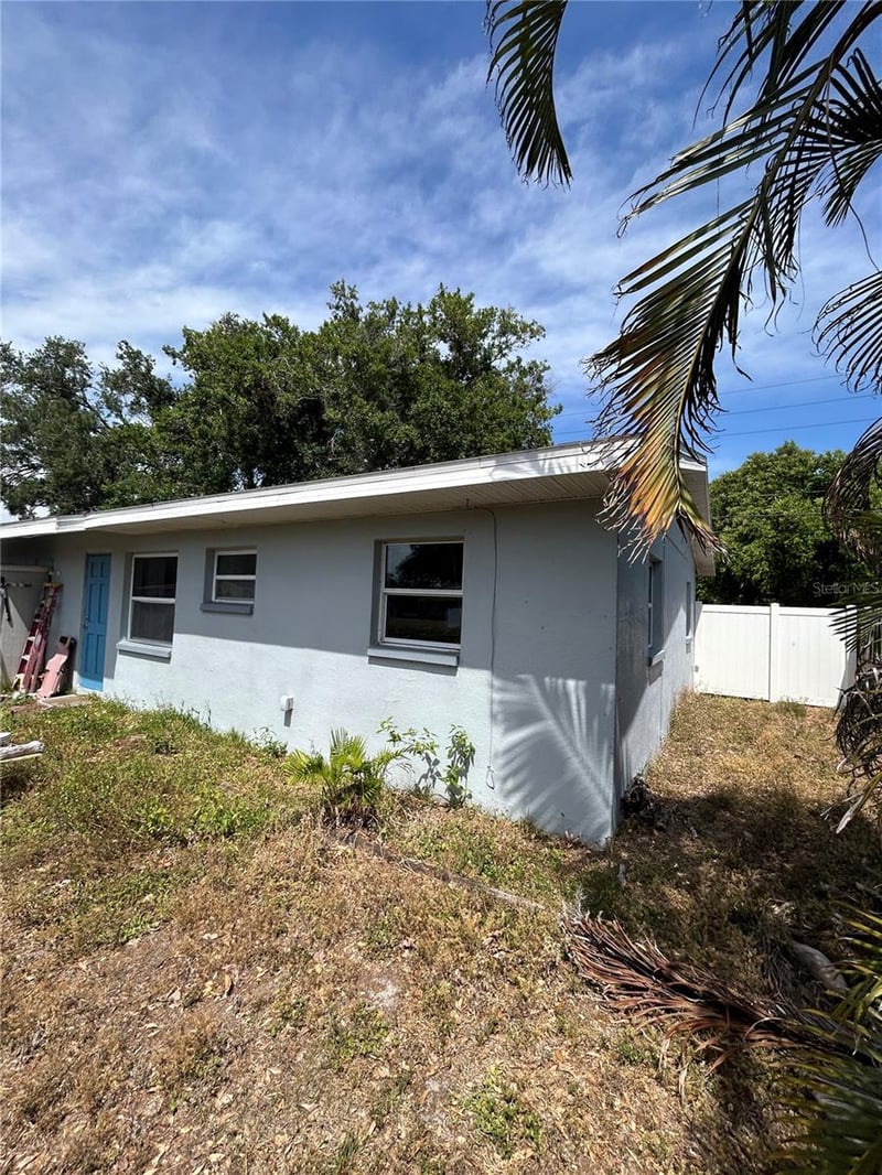 6126 58th St, Kenneth City, FL 33709