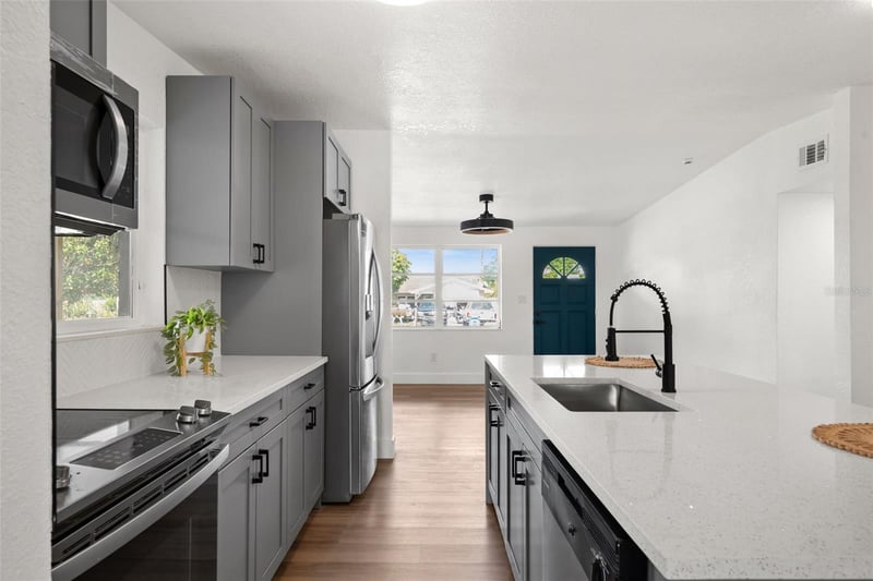 9596 Groveland St, Seminole, FL 33772