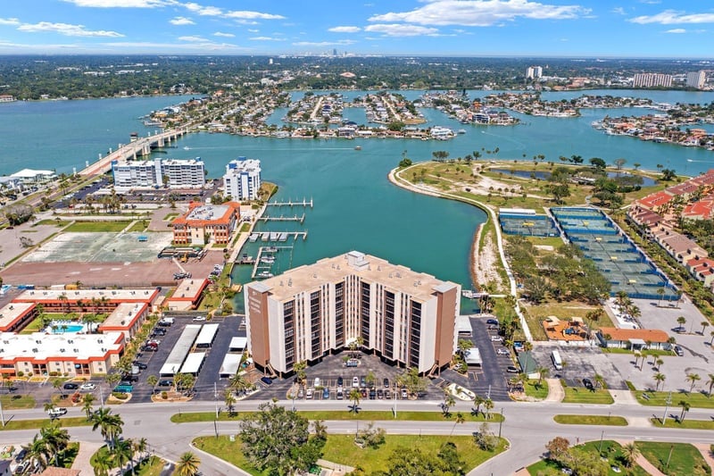 10355 Paradise Blvd #812, Treasure Island, FL 33706